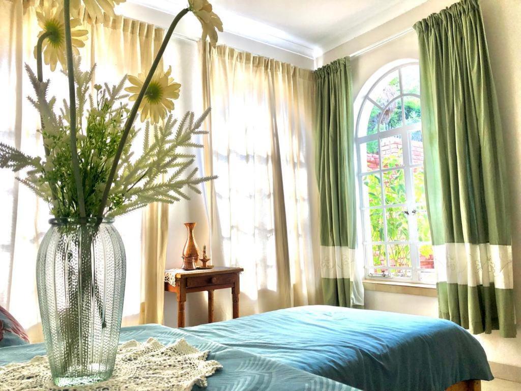 Thee View Hotel Hartbeespoort Bagian luar foto